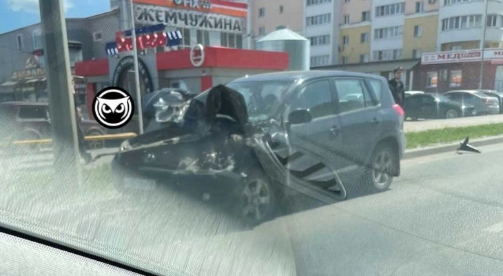 В Пензе на улице Антонова произошла необычная авария
