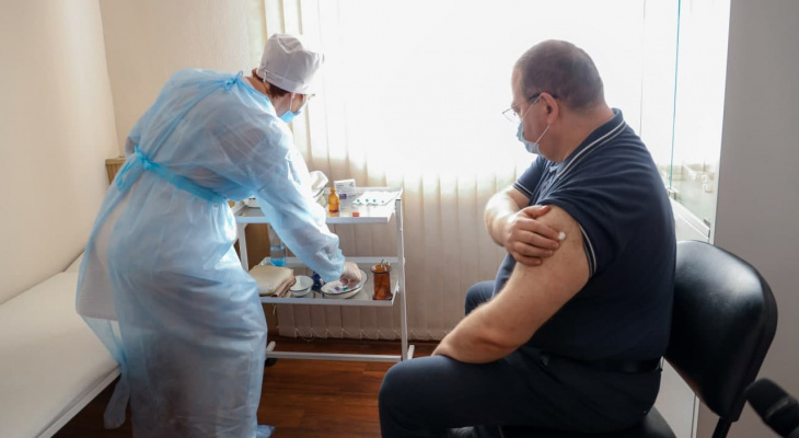 Олег Мельниченко снял на видео, как проходит вакцинацию от коронавируса