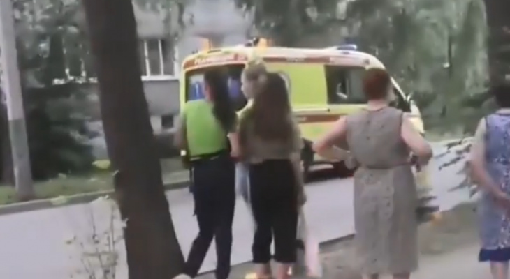В Пензе на улице Толстого женщина выпала из окна