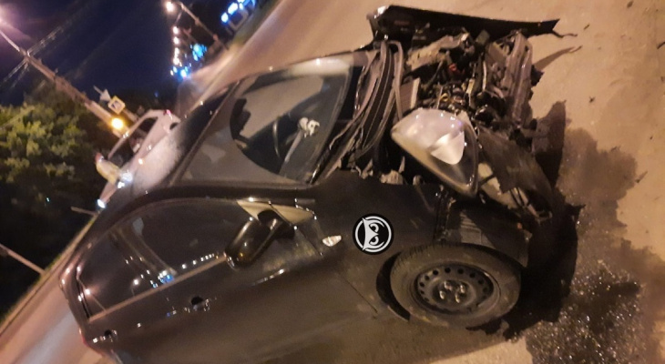 В Пензе в ночной аварии разбились два автомобиля, есть пострадавшие