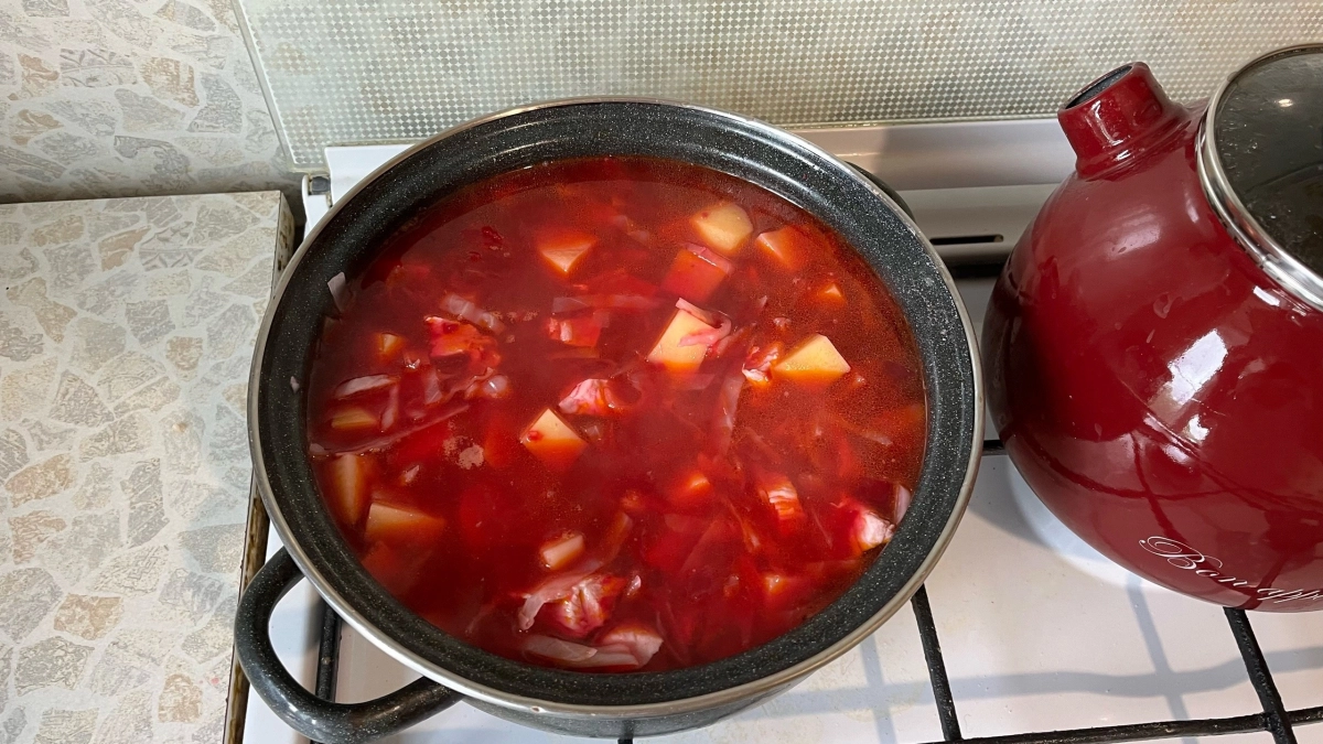 Никогда не кладите это в борщ! Повар раскрывает три продукта, которые портят вкус