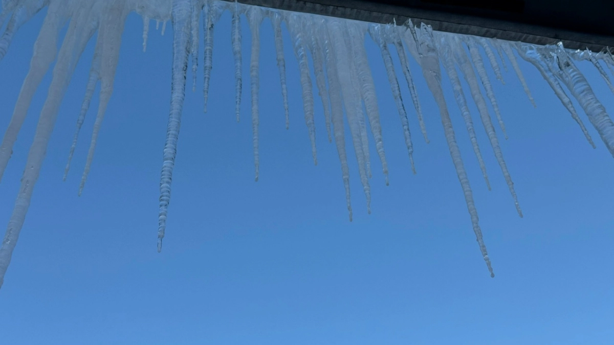 Жители Сердобска жалуются на гигантские сосульки
