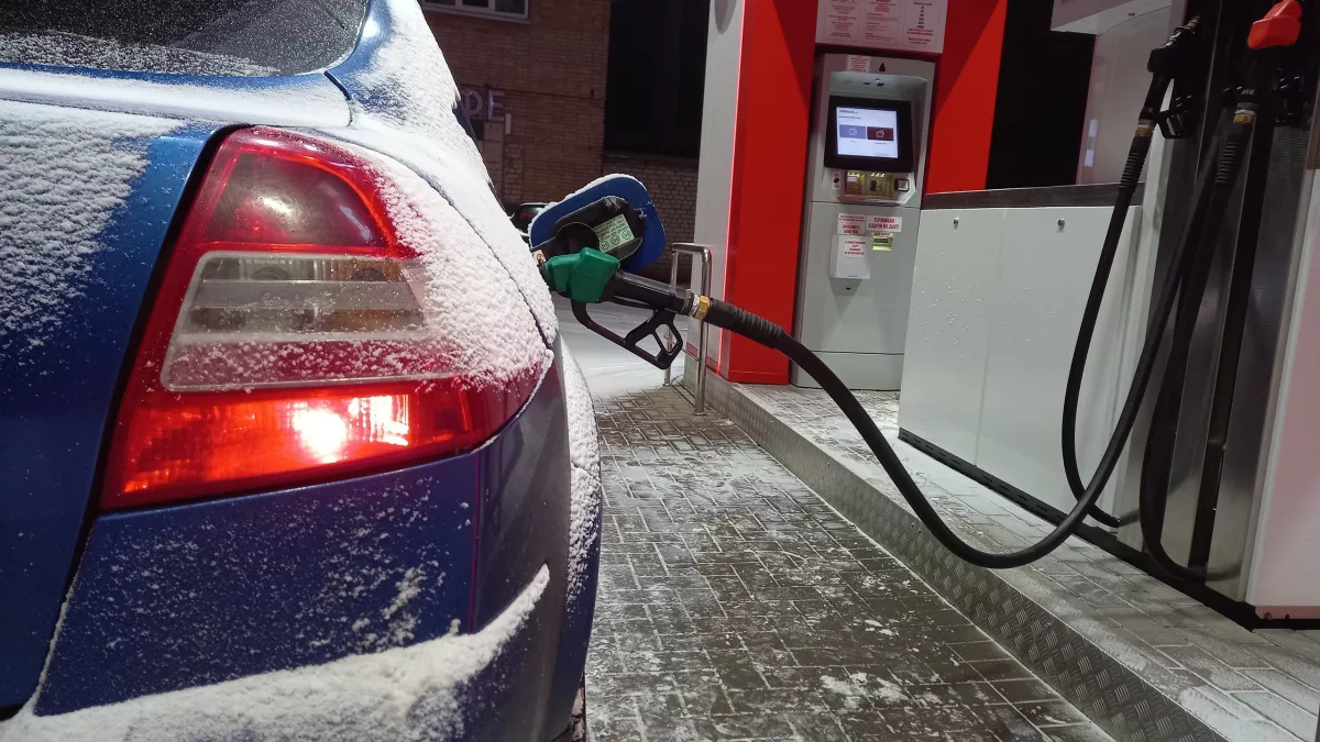 Почему на АЗС вводят постоплату и чем это грозит водителям