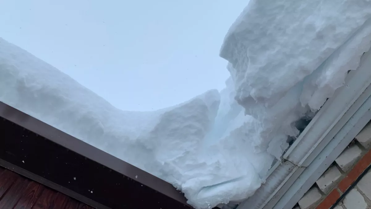 В Пензе директора УК, из-за которого на подростка упала наледь с крыши, посадили под домашний арест