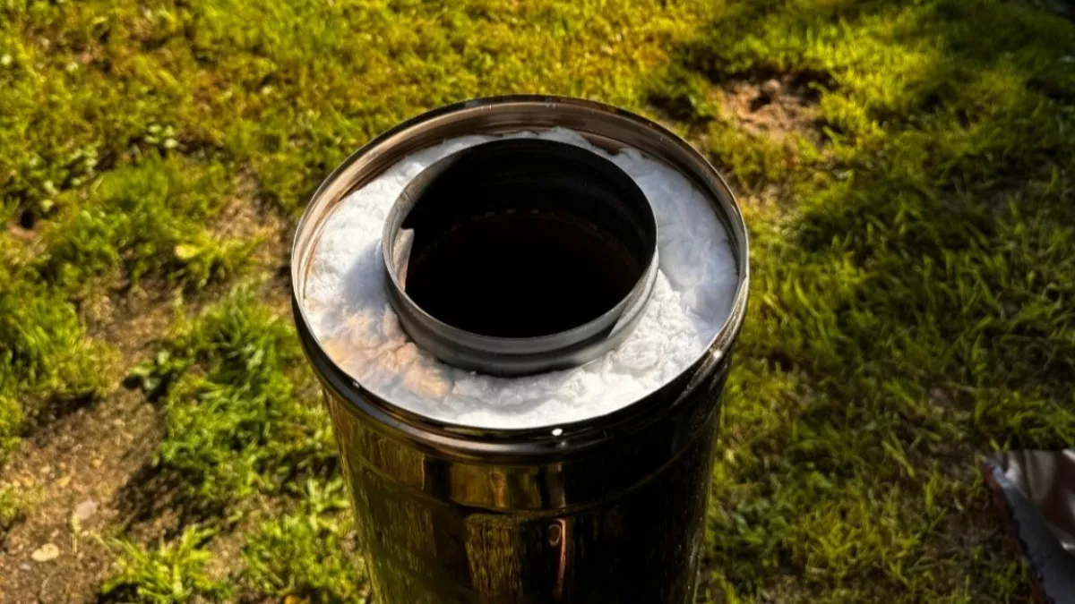 Блестящую нержавейку «в топку»: нашел надежный вариант для дымохода — недорогой и прослужит вечно