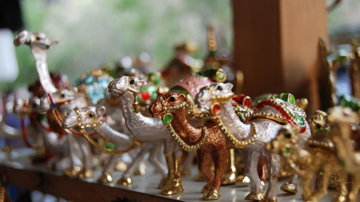 Почему сувениры уходят в прошлое и что приходит на смену: еда, честные фото и местные бренды. Тренды 2026 года