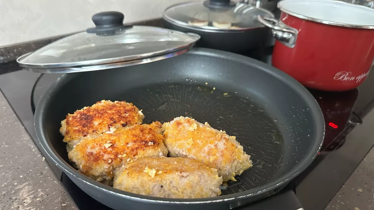 Друзья уговорили попробовать новинку: рубленые котлеты из индейки со сливками - вот почему они придуманы для ленивых хозяек