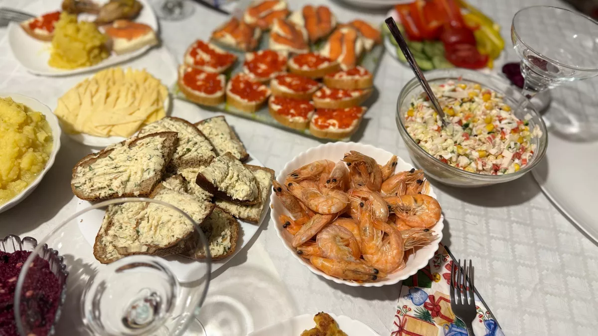 Традиция накормить гостей до отвала - уже в прошлом: дело не в экономии, а этих простых вещах