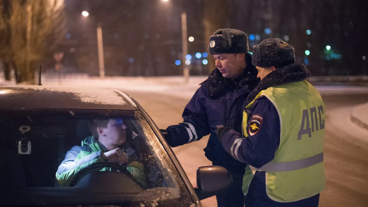 Что говорить инспектору ГИБДД, если пассажиры сзади не пристегнуты: инструкция