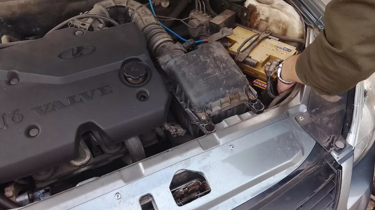 Какую клемму отключать первой: минус или плюс - почему крайне важно соблюдать очерёдность