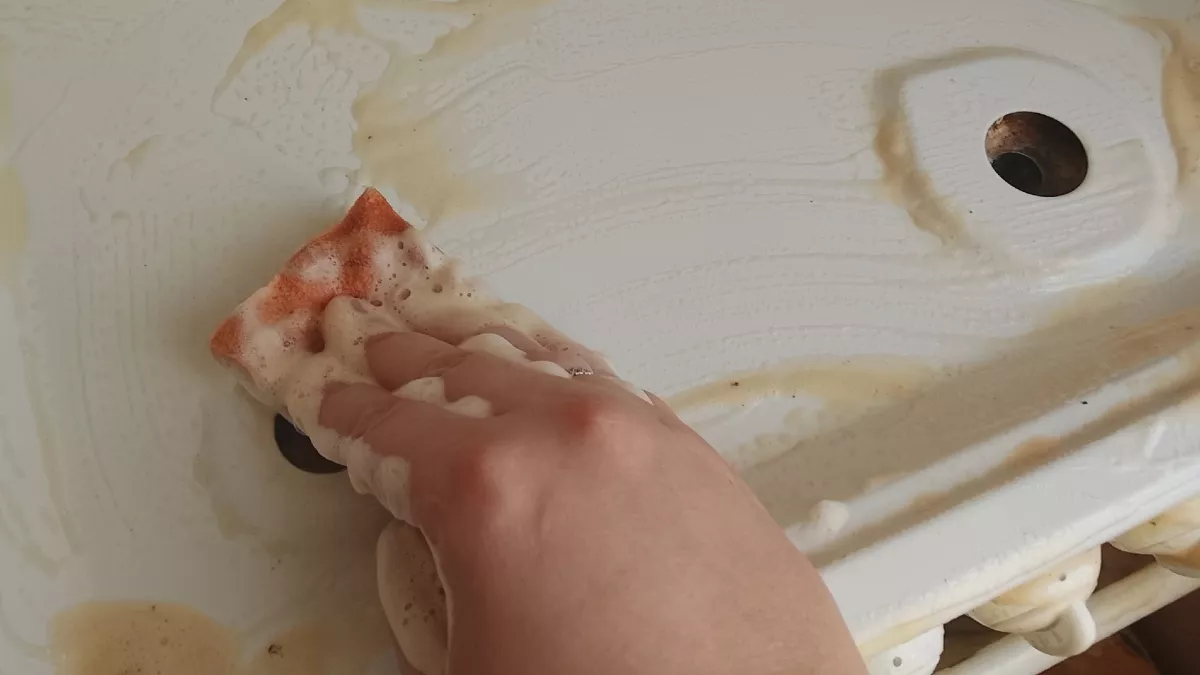 Не мойте посуду такими губками: эксперты выявили в них опасные вещества - остаются на посуде 