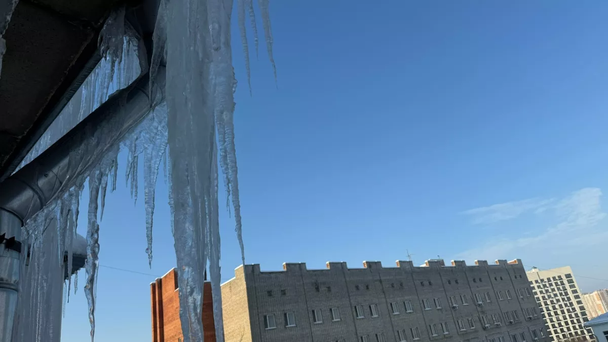 В отношении УК возбудят дело из-за льда и снега на улице Римского-Корсакова