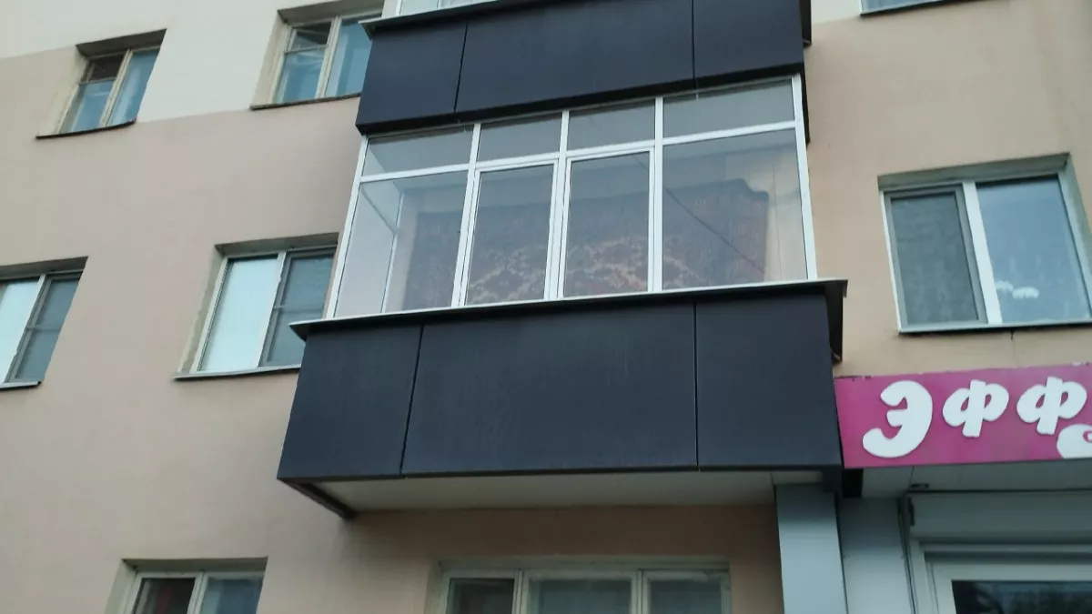 В Пензе на Островского рухнула крыша балкона