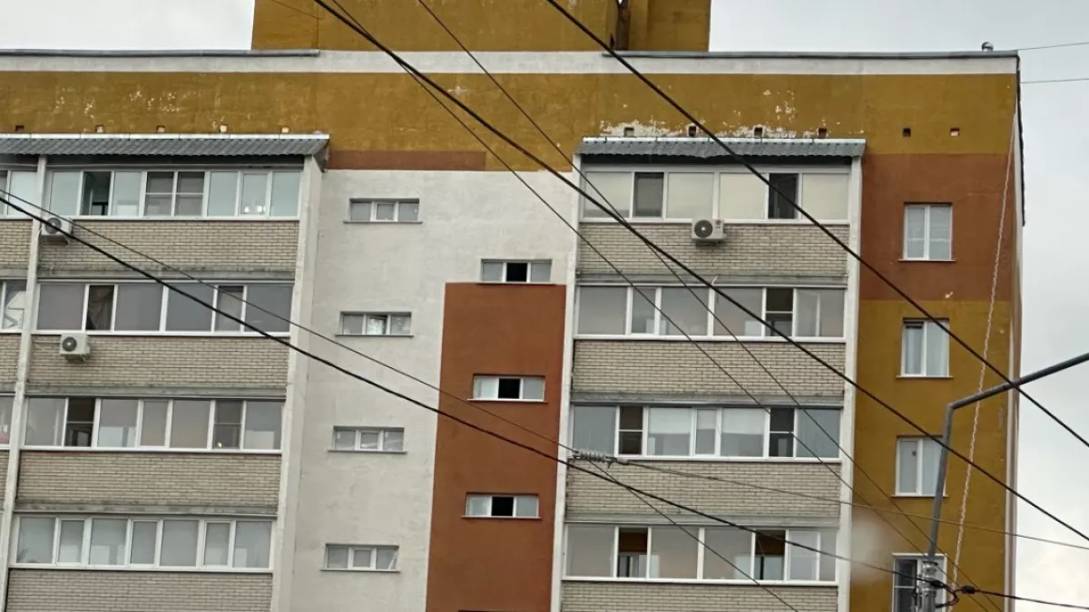 В Пензе спасатели помогли родителям попасть в запертую квартиру, где остался их ребенок