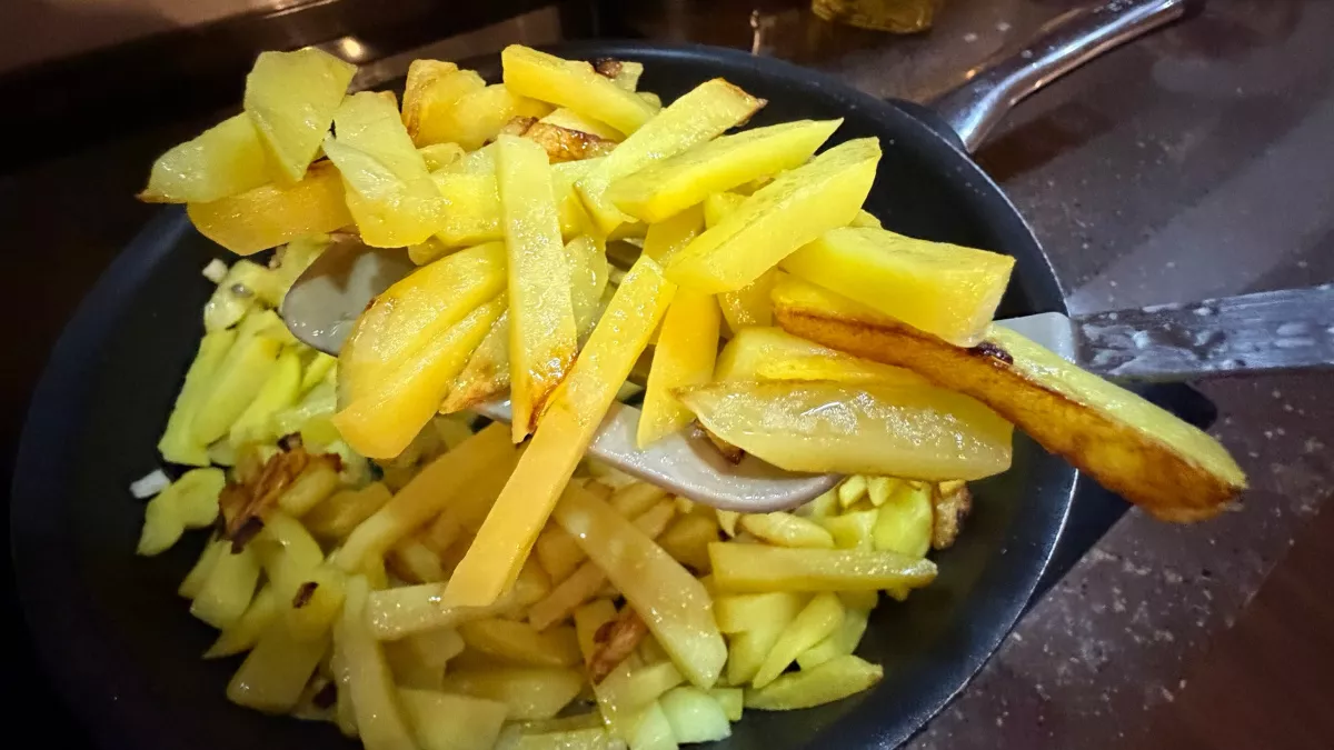 Жидкое "золото" или технический жир: ученые дали четкий ответ - можно ли жарить картошку на растительном масле