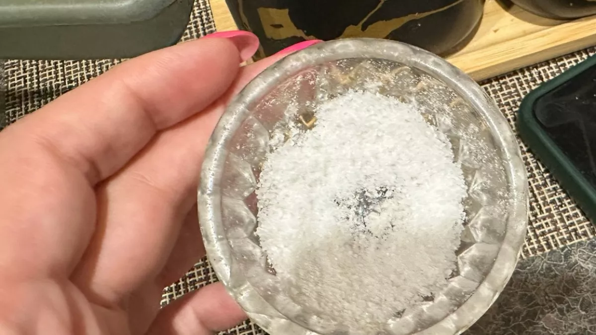 Ставлю стакан с солью в каждой комнате и живу налегке - перемены заметила вся семья: гениальный лайфхак