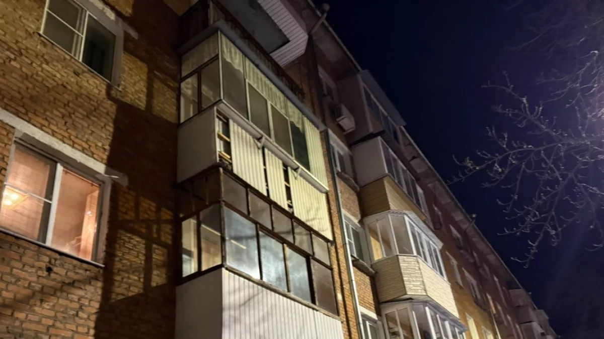 В Пензе на ул. Циолковского глыба льда упала на пенсионерку