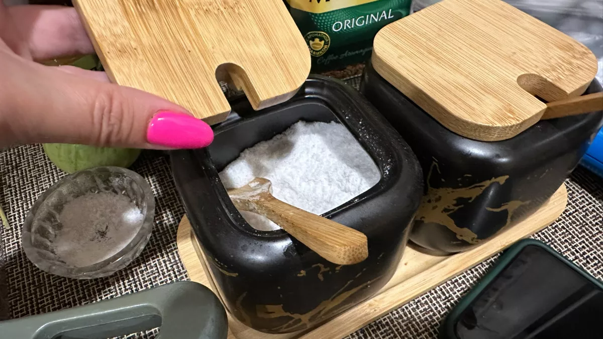 Больше не таскаю ковёр на снег и не заливаю его водой: нашла в советском журнале хитрый способ чистки солью - ворс "оживает" на глазах