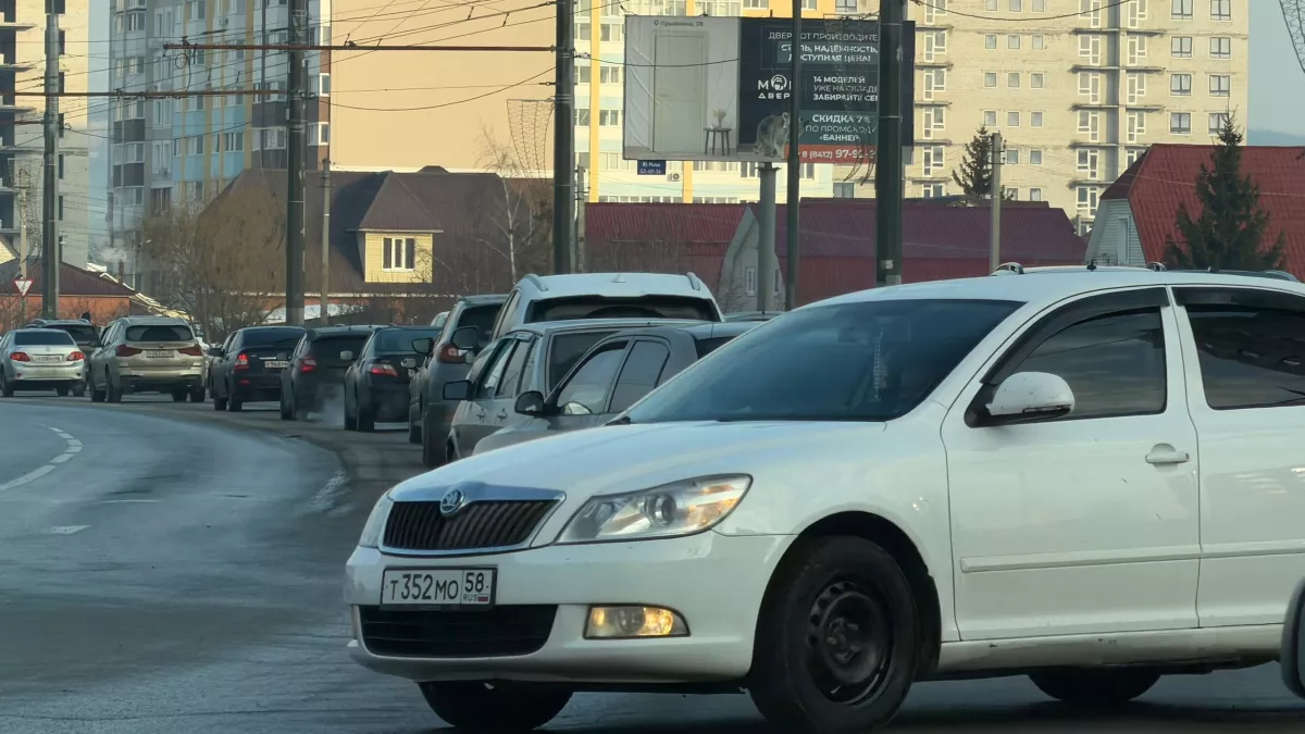 Водителям дали точный ответ: можно ли днём вместо ближнего света ездить с противотуманными фарами - запоминаем раз и навсегда