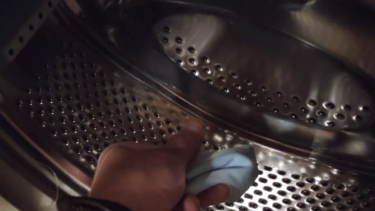 Не только для кухни: зачем мудрые хозяйки добавляют соль в стирку - действительно ли это работает