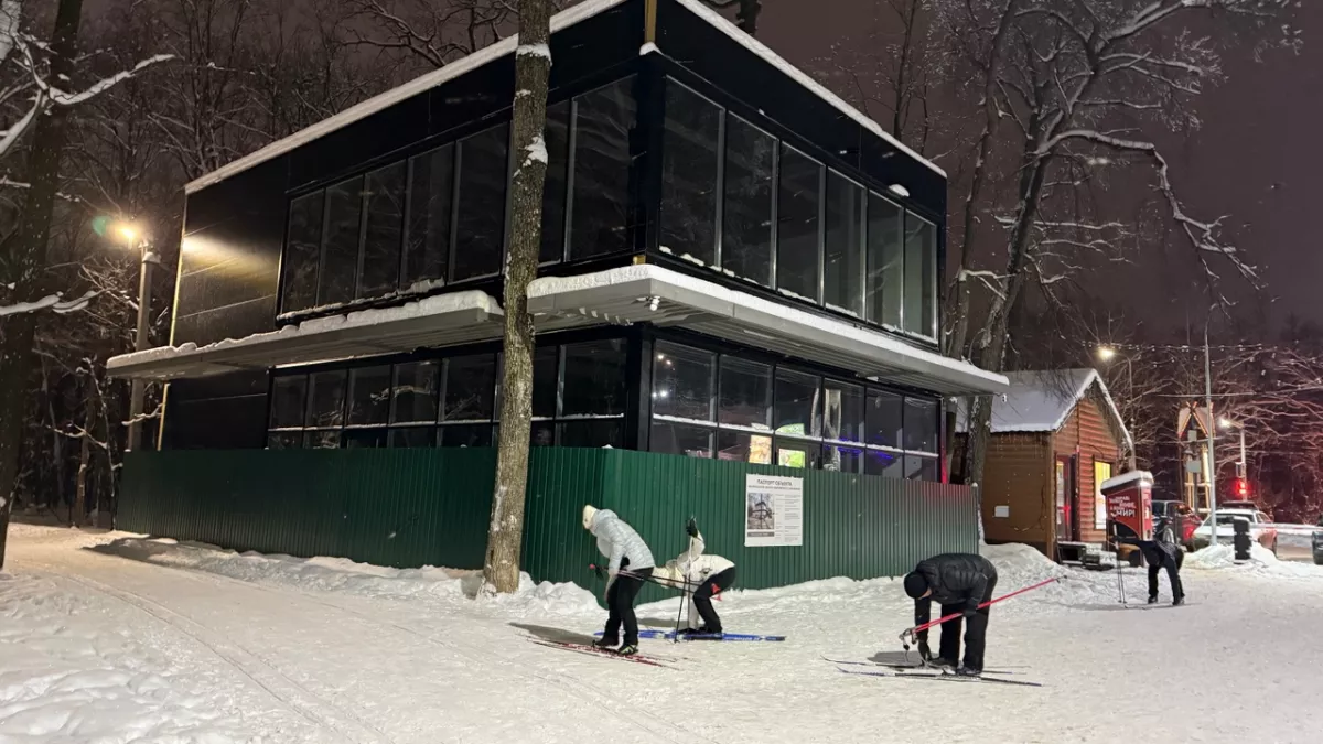 Стала известна причина задержки открытия двухэтажного павильона на Олимпийской аллее