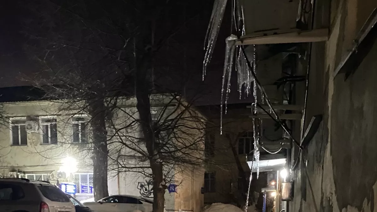 Глыбопад в Пензе: самые громкие происшествия после схода снега и льда с крыш этой зимой