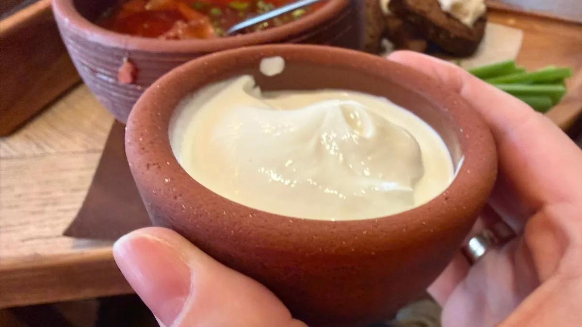 Накапал йод в 6 баночек сметаны: в домашних условиях проверил 6 марок сметаны - теперь знаю, какую буду брать