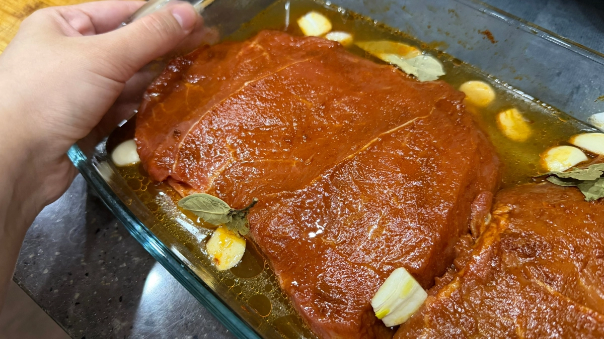 Говядину теперь готовлю только "по-царски", сочнее и мягче не придумать — мясо тает на языке: весь секрет в 1 ингредиенте