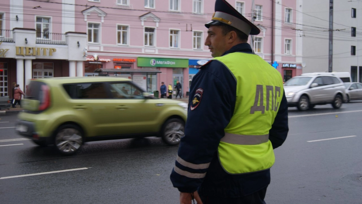 Шаг на «зебру» теперь не аргумент: Когда водитель обязан уступить пешеходу и что говорить инспектору ГИБДД