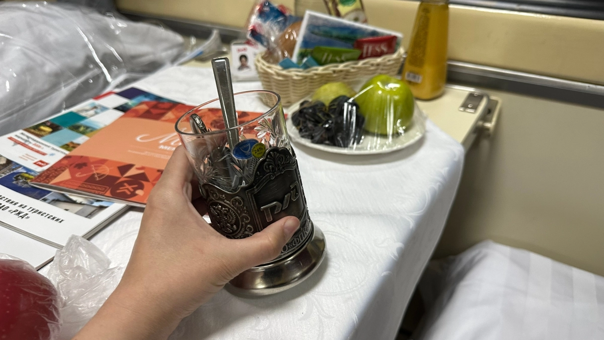 Что можно попросить у проводника и не стесняться: малоизвестные, но реально доступные услуги в наших поездах