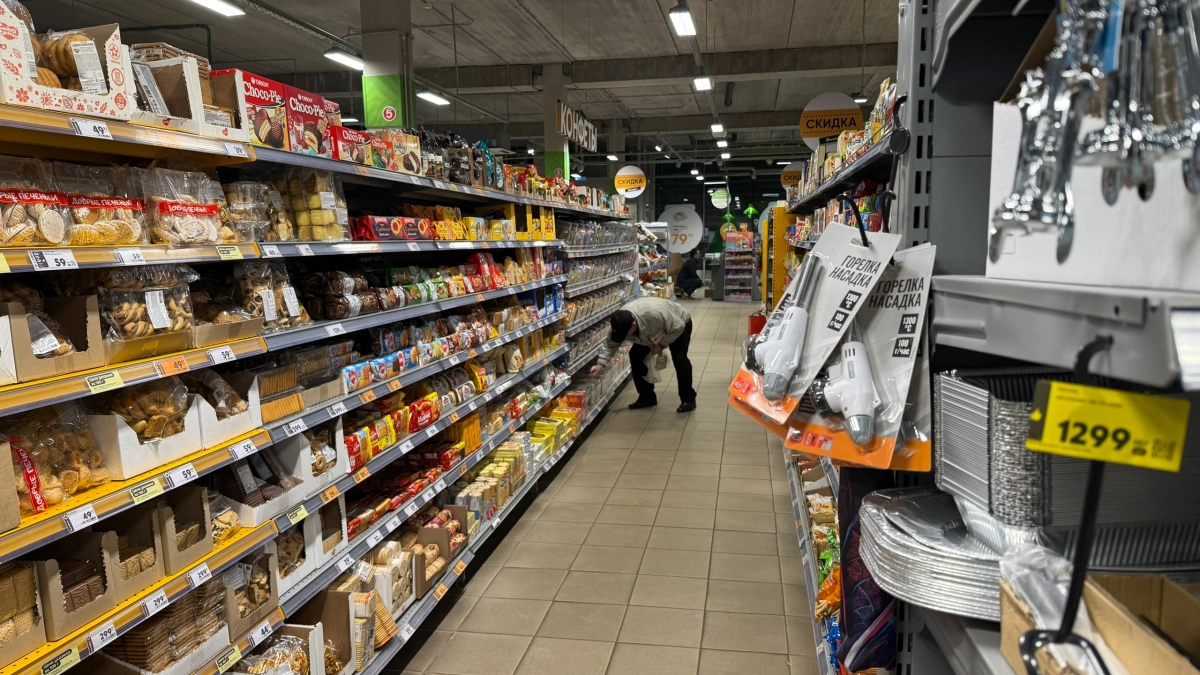 Зарекалась снова не покупать в Пятерочке эти конфеты со вкусом вишни: руки сами тянутся к сладкому кладу в коробочке - вот что там внутри