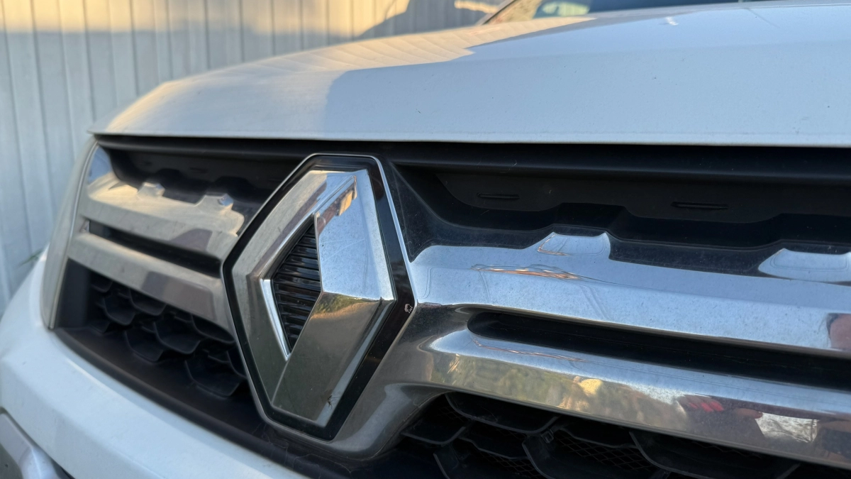 Думал, старый "Логан" ничего не стоит: поехал на трейд-ин с пробегом 112 000 км и получил неожиданное предложение