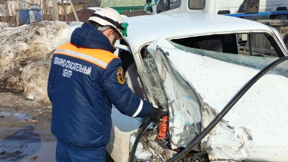 Спасатели опубликовали снимки с места жёсткого ДТП в Грабово Пензенской области