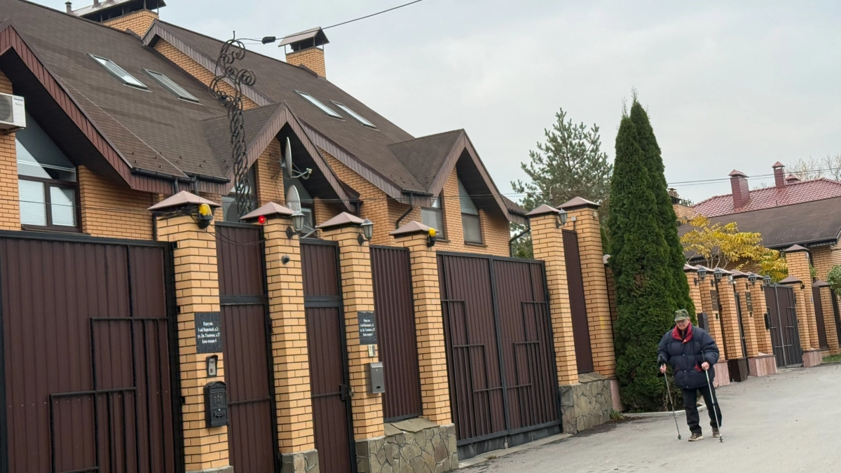 Бетон и кирпич больше не котируются - дачники нашли другой материал для садовых дорожек: без трещин, луж и скольжения