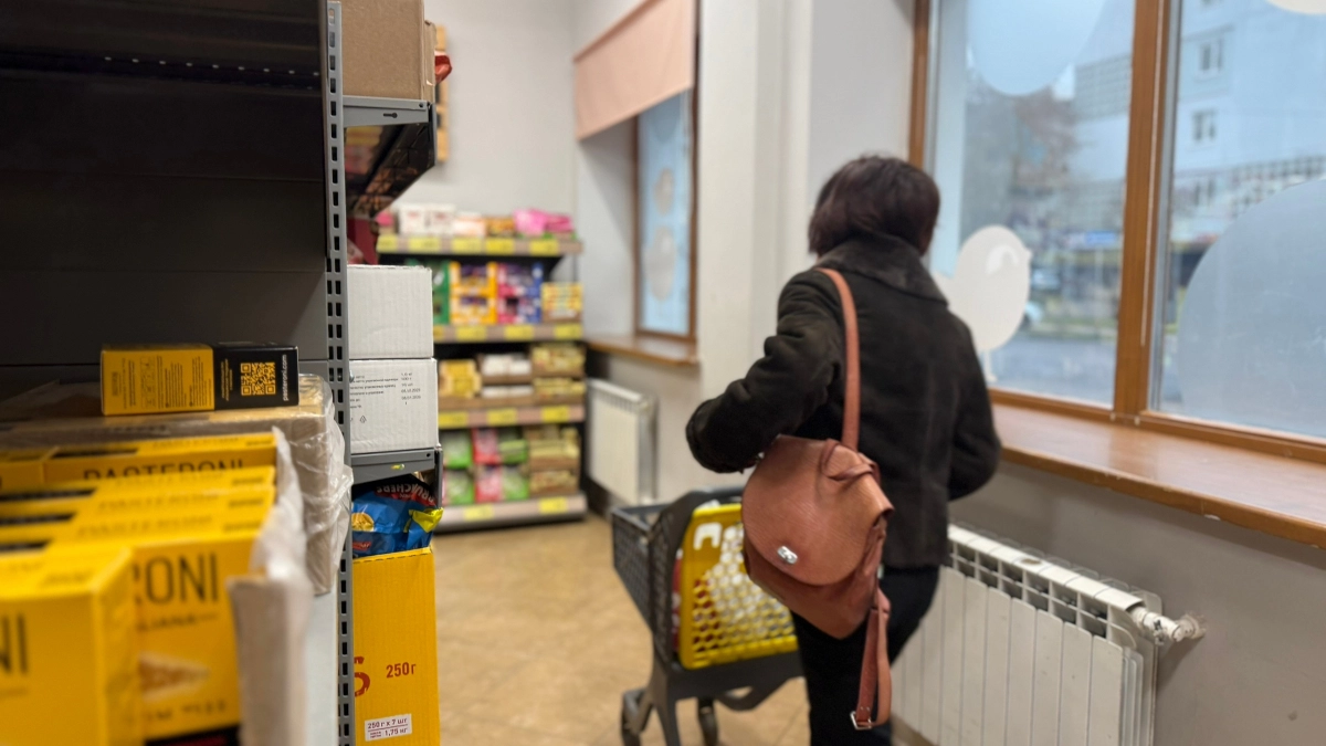 Аплодирую в этот раз Чижику стоя: нашел маленький, но мощный отпариватель за копейки - справляется даже со шторами