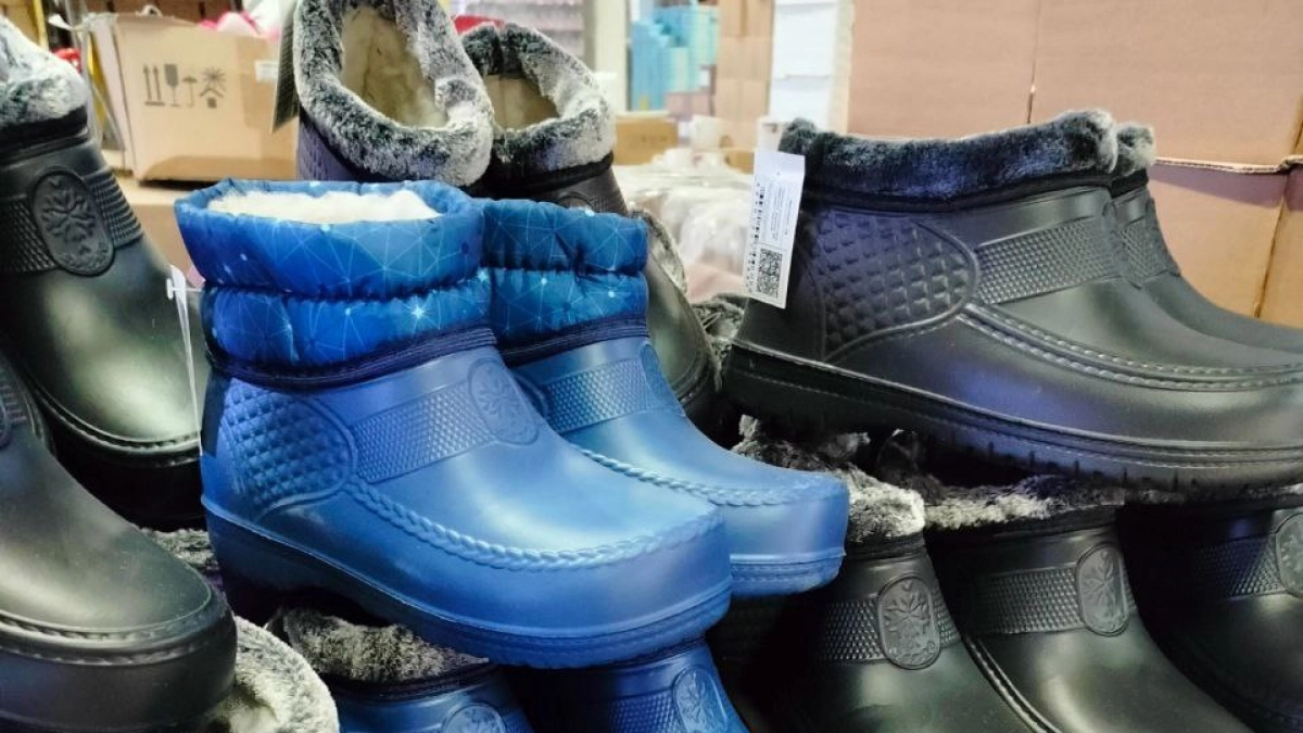 Утеплённые галоши, шуруповёрт за 981 рубль, монтажная пена и детский трек — что почём в Светофоре: делюсь отзывом