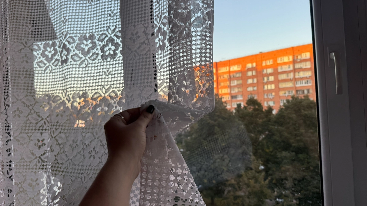 Тюль в квартире больше не в моде: чем советуют заменить прозрачную ткань для стильного ремонта