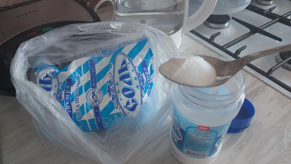 Зачем наши предки сыпали соль на порог и под кровать, но никогда не давали ее соседям: узнал и теперь делают также