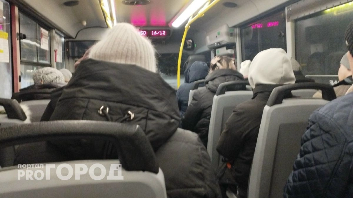 Жители Пензы жалуются на сильный запах дыма в автобусе