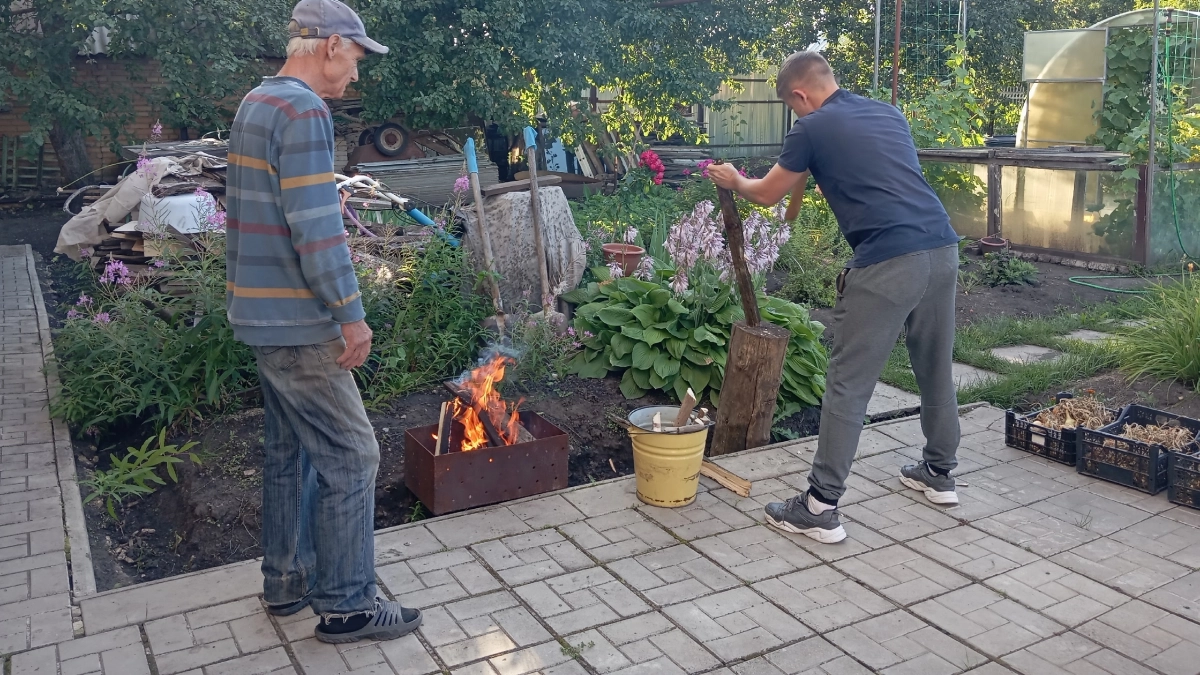 Тротуарную плитку больше не кладут: дорого и долго - 2 бюджетные альтернативы, которые выглядят выглядят дороже