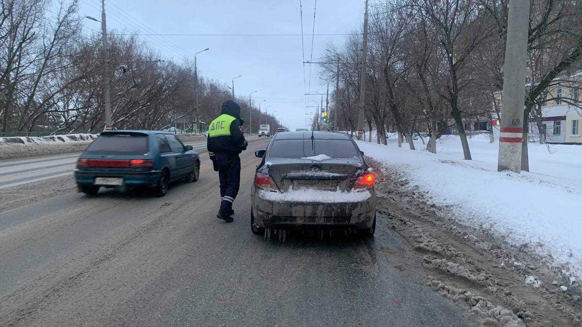 Верховный суд поставил точку: водителю запретили управлять автомобилем с механической КПП - кого коснется ограничение 