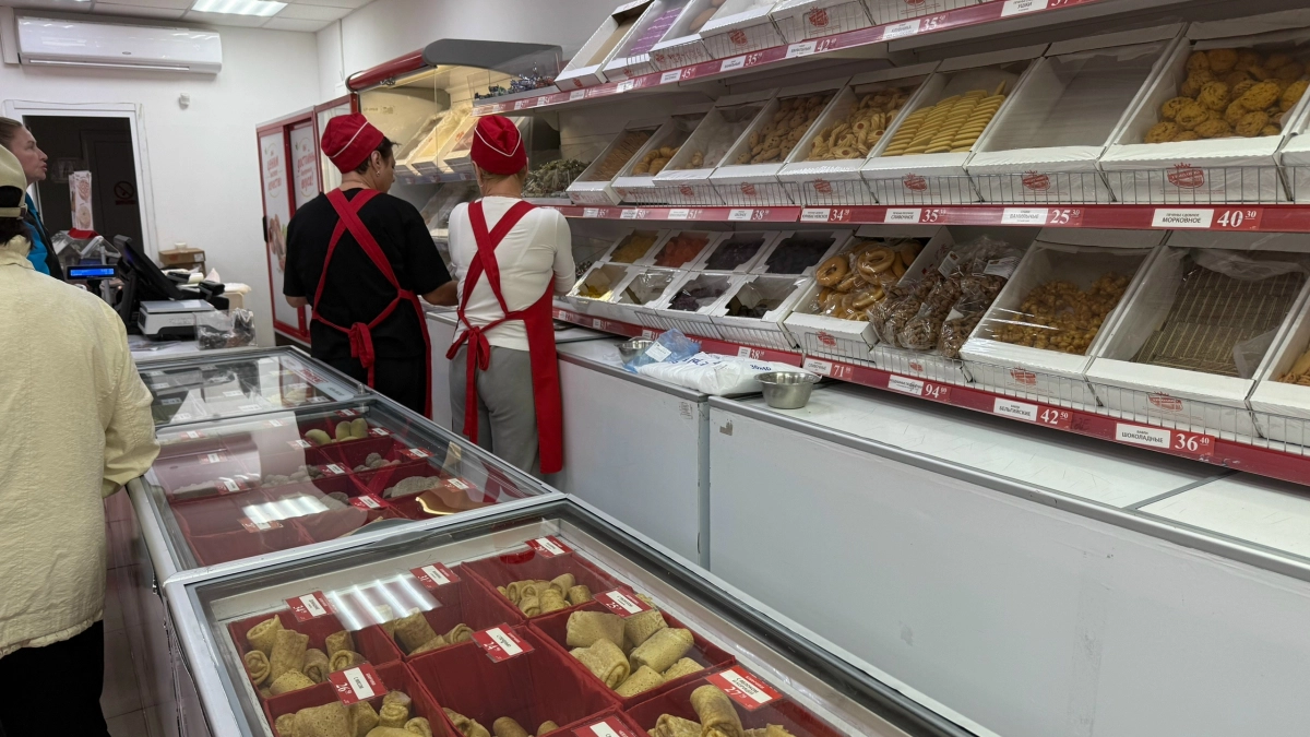 В Ермолино покупаем огромные конфеты: космическая обертка и космический вкус - такого раньше не пробовали