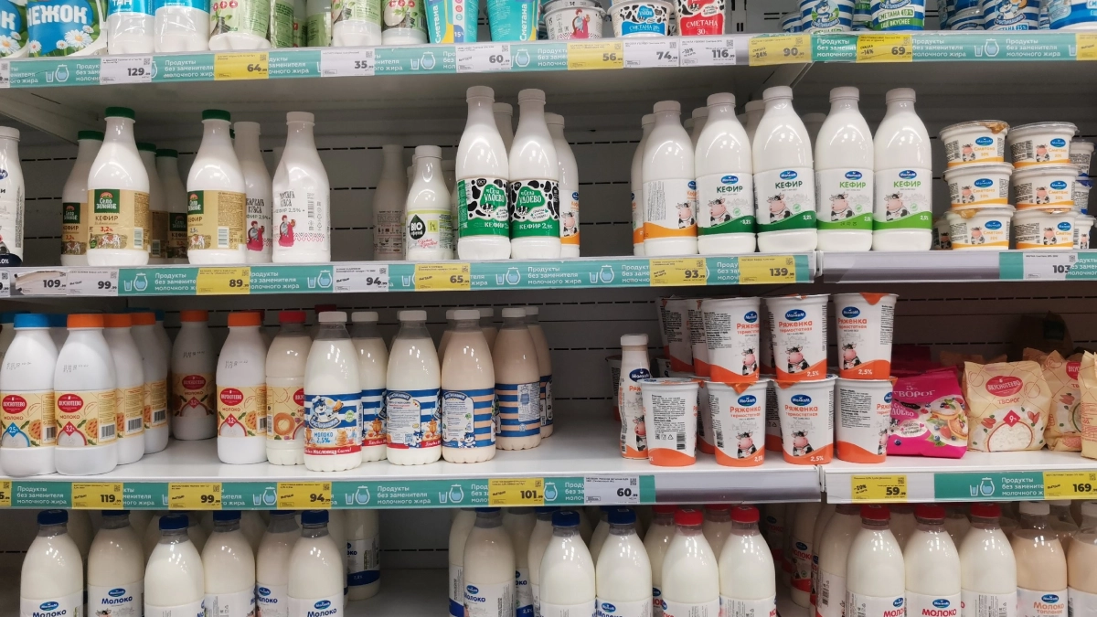 Крашенная белая водичка, пользы нет: Росконтроль назвал марки молока, которые лучше не покупать даже по акции