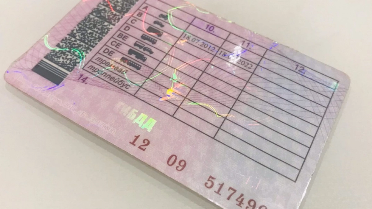 Жительница Нижнего Ломова отдала за поддельные водительские права 57 тыс. рублей