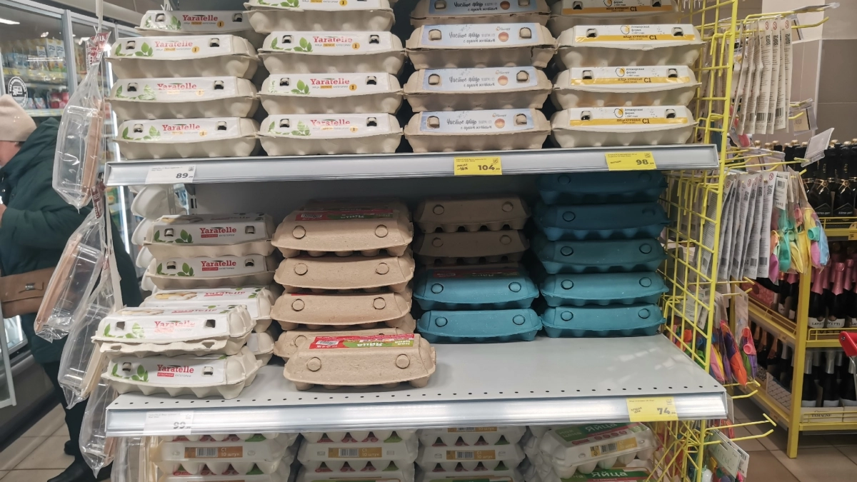 Хитрые продавцы никогда не выбирают яйца так: запомните эти 2 «простых» приема