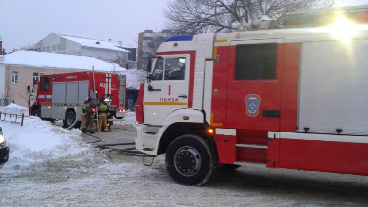 В Кузнецке в результате пожара пострадало административное здание