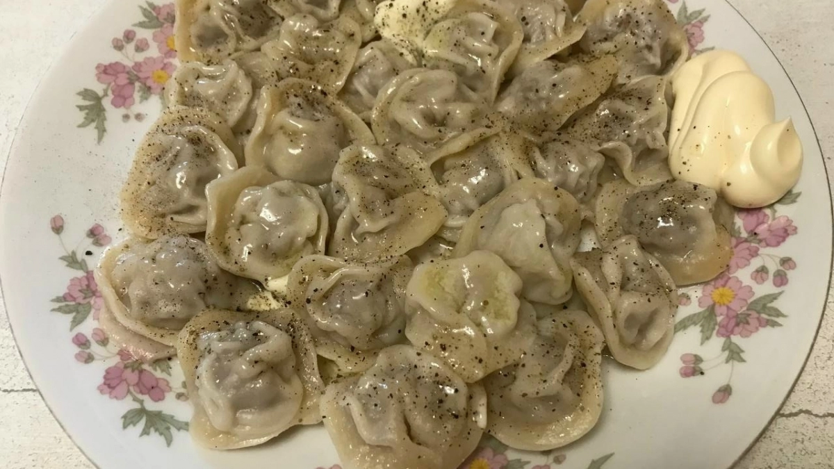 Вечером началась пельменная пытка: в Ермолино купил пельмени - 2 вида по рекомендации, но одни с ошибкой