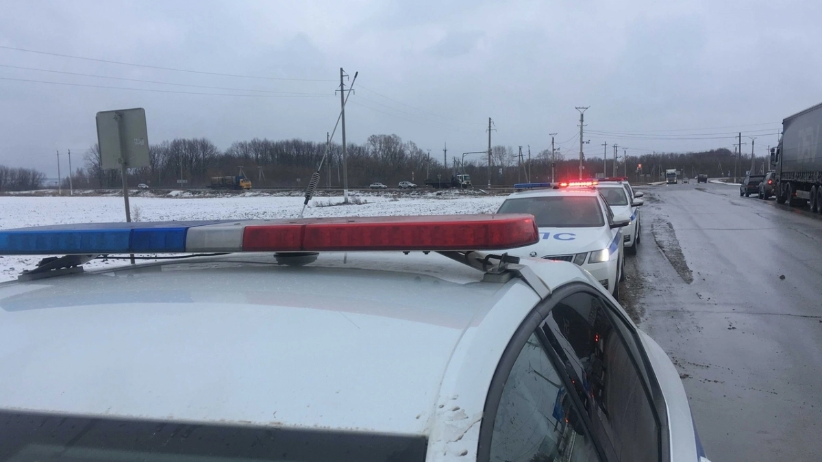 Инспектор ДТП требует срочно открыть бардачок: водителям важно знать всего 2 слова - именно они решат все