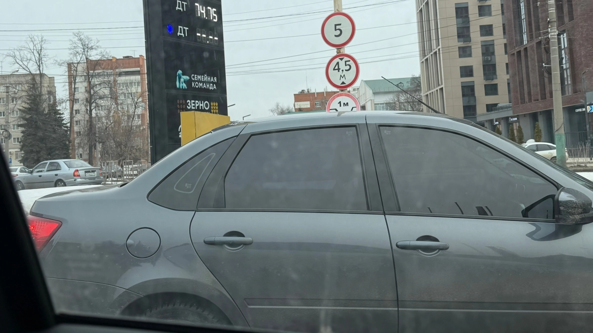 Закрыл машину на 2 минуты —  тогда получите штраф: автоюрист ответил, как быстро наказать водителя,если тот "запер" вас даже на пару минут 