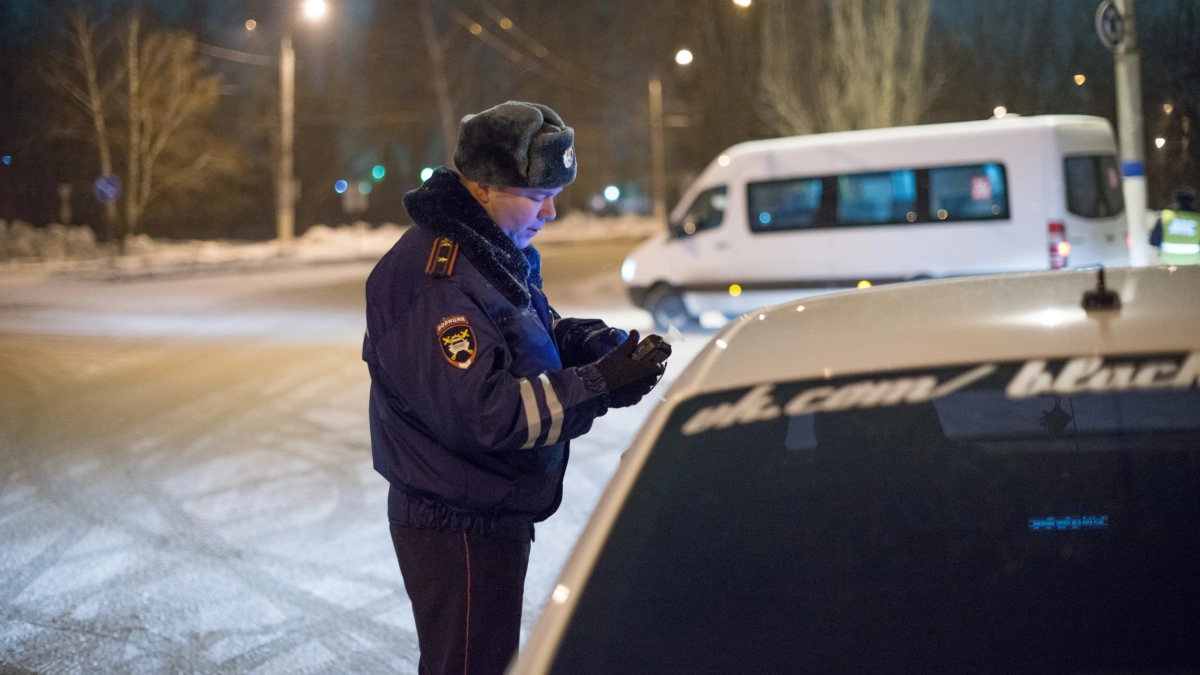 В вопросе поставили жирную точку: какой поворотник включать при въезде на кольцо